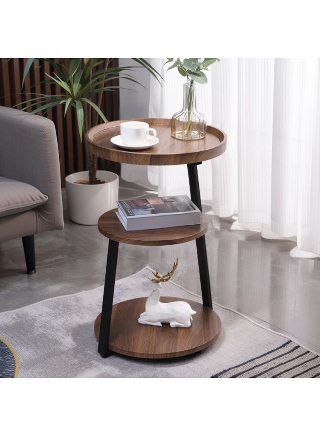 شويوين طاولة جانبية مستديرة بثلاثة أرفف (ارتفاع 60 سم) - سطح خشبي وإطار معدني مع حافة مانعة للانزلاق، طاولة قهوة صغيرة لغرفة المعيشة أو غرفة النوم أو الشرفة - Image 1